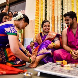 mumbai_candid_wedding_photographer_marathi_brahmin_pune_wedding_photographer_Pradakshinaa-N+A