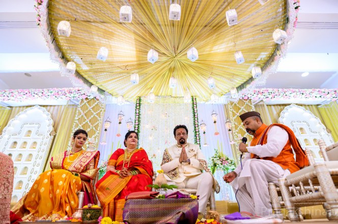 www.pradakshinaa.com_mumbai_candid_wedding_photographer_marathiwedding_gujaratiwedding_2019_photographer_Pradakshinaa-P+A-13
