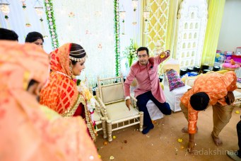 www.pradakshinaa.com_mumbai_candid_wedding_photographer_marathiwedding_gujaratiwedding_2019_photographer_Pradakshinaa-P+A-44