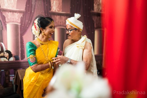 www.pradakshinaa.com_mumbai_candid_wedding_photographer_wedding_southindianwedding_2019_photographer_Pradakshinaa_P+R_bestweddingphotographer-20