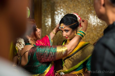 www.pradakshinaa.com_mumbai_candid_wedding_photographer_wedding_southindianwedding_2019_photographer_Pradakshinaa_P+R_bestweddingphotographer-22