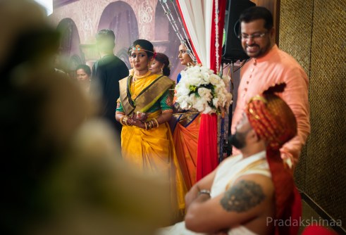 www.pradakshinaa.com_mumbai_candid_wedding_photographer_wedding_southindianwedding_2019_photographer_Pradakshinaa_P+R_bestweddingphotographer-23