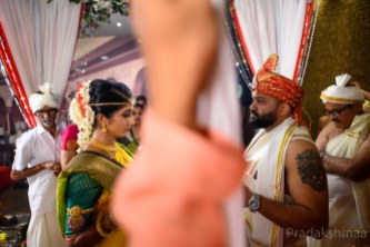 www.pradakshinaa.com_mumbai_candid_wedding_photographer_wedding_southindianwedding_2019_photographer_Pradakshinaa_P+R_bestweddingphotographer-28