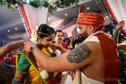www.pradakshinaa.com_mumbai_candid_wedding_photographer_wedding_southindianwedding_2019_photographer_Pradakshinaa_P+R_bestweddingphotographer-32