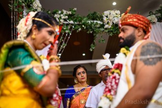 www.pradakshinaa.com_mumbai_candid_wedding_photographer_wedding_southindianwedding_2019_photographer_Pradakshinaa_P+R_bestweddingphotographer-37