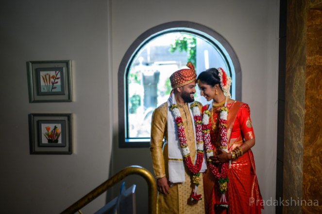 www.pradakshinaa.com_mumbai_candid_wedding_photographer_wedding_southindianwedding_2019_photographer_Pradakshinaa_P+R_bestweddingphotographer-39