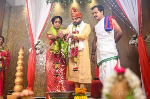 www.pradakshinaa.com_mumbai_candid_wedding_photographer_wedding_southindianwedding_2019_photographer_Pradakshinaa_P+R_bestweddingphotographer-42