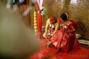 www.pradakshinaa.com_mumbai_candid_wedding_photographer_wedding_southindianwedding_2019_photographer_Pradakshinaa_P+R_bestweddingphotographer-53