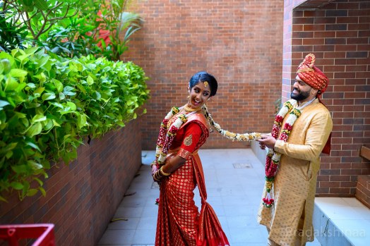 www.pradakshinaa.com_mumbai_candid_wedding_photographer_wedding_southindianwedding_2019_photographer_Pradakshinaa_P+R_bestweddingphotographer-66